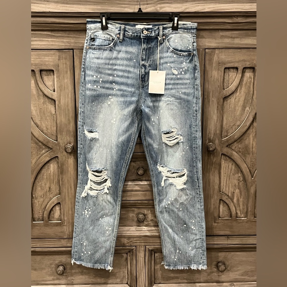 NWT Women’s KANCAN Light Wash Destructed Paint Splatter Cut Off Jeans (11/29)